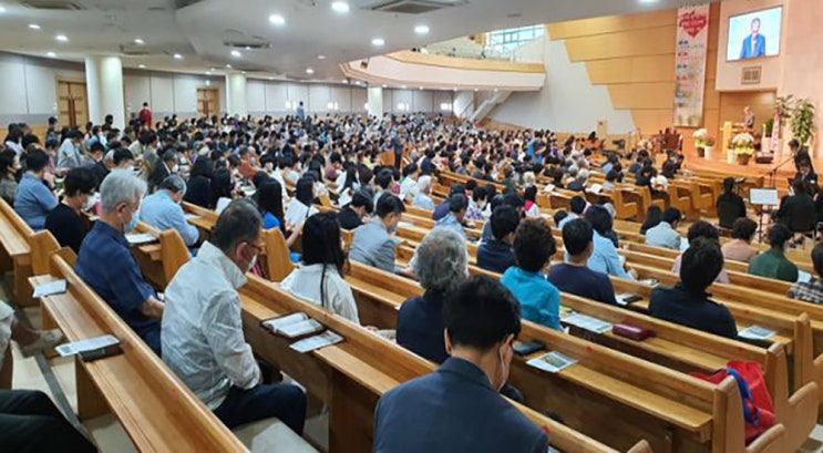 한국 코로나바이러스 재확산, 다수 교회 대면 예배 강행 논란과 관련해