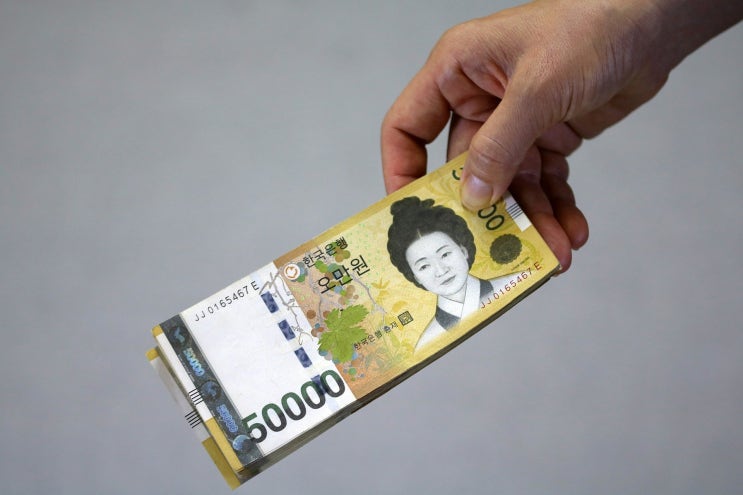  코로나로 힘든 외국인 대출과 취업 기회 제공