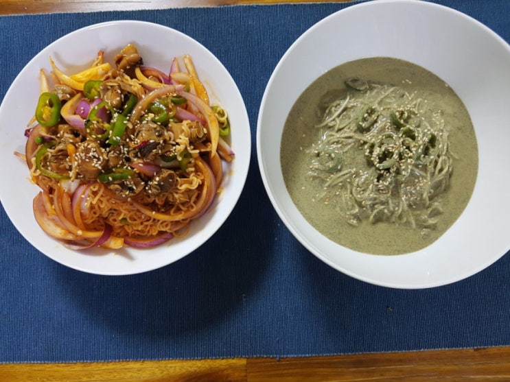  간단한 여름철 별미: 골뱅이 비빔면 & 콩국수