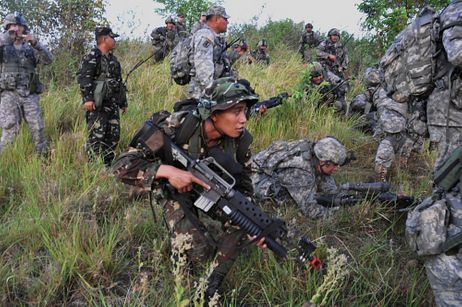 필리핀 연쇄 폭탄테러 최소 10명 사망, 반군 소행 추정