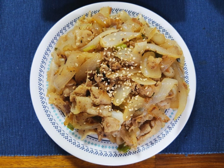 냉동 대패삼겹살 맛있게 먹기: 양파대패삼겹볶음