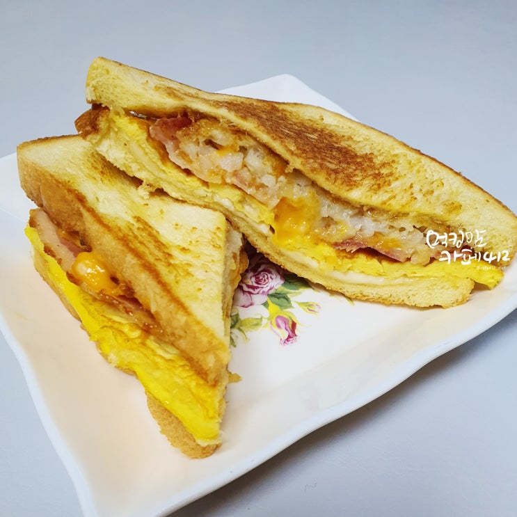  이삭토스트 메뉴 중에 이삭 딥치즈베이컨포테이토 젤 맛있당