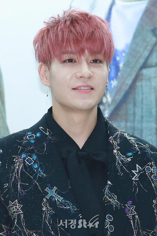  젝스키스 강성훈 나이 키 여자친구 결혼 부인 아내 학력 고향 인성 가수 노래 영화 사건 사고 논란 가족관계 어머니 엄마