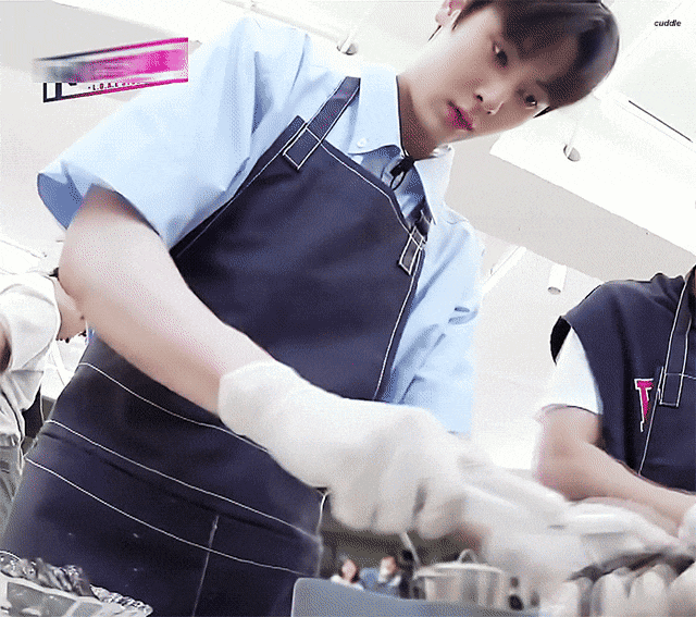 깔끔한 성격의 황민현이 전복을 손질한 결과 깔끔한 성격의 황민현이 전복을 손질한 결과