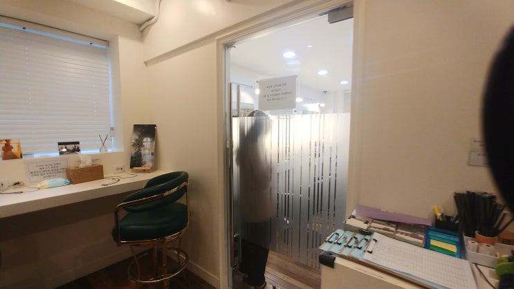  아이웨딩 더브라이드 스튜디오 휴게실과 메이크업실