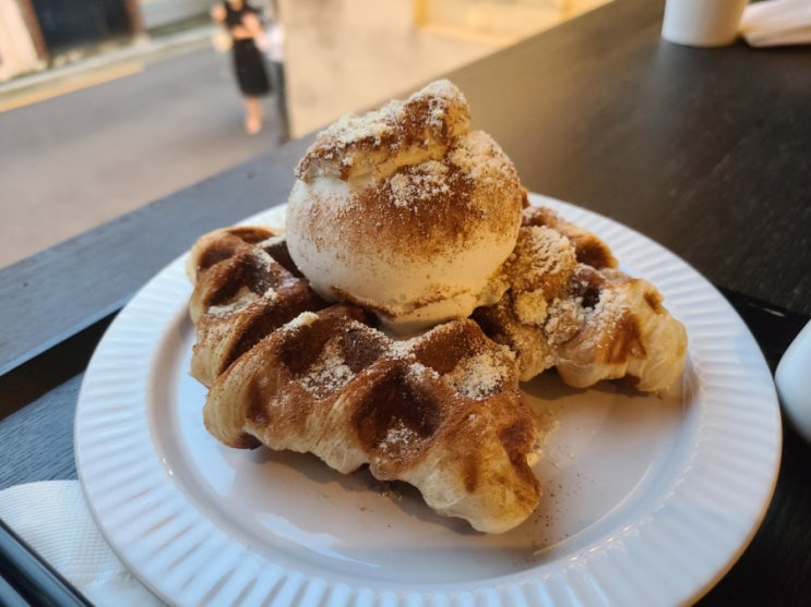  연남 카페 / 크로플 맛집 - 아우프글렛 연남