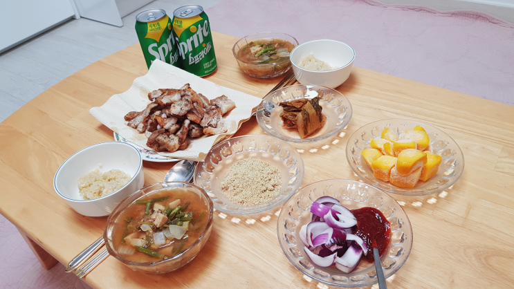 집밥기록 : 코스트코 삼겹살은 들깨가루와 함께! 집밥기록 : 코스트코 삼겹살은 들깨가루와 함께!