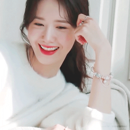 윤아 타투한거 처음 보는데 핵이쁨 윤아 타투한거 처음 보는데 핵이쁨