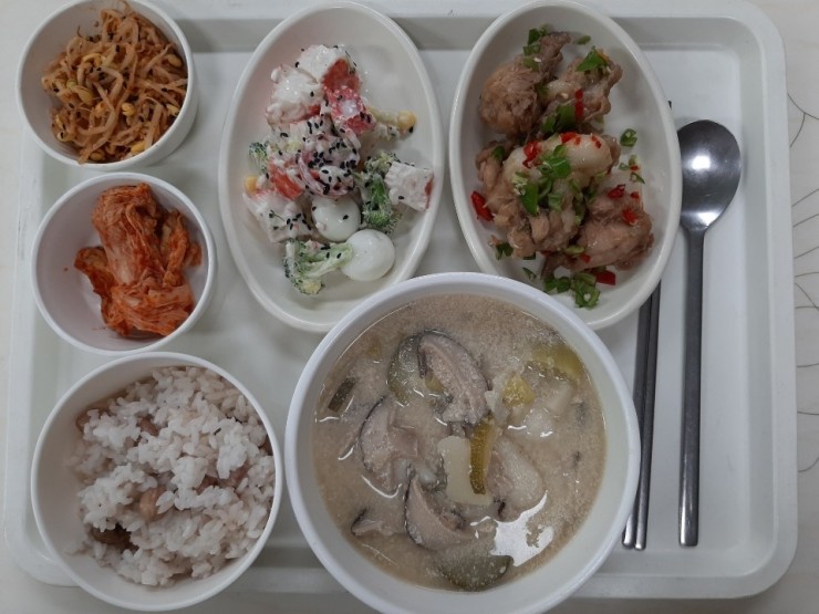  [창원시 정혜원 진해요양원] 영양만점인 식단사진입니다.