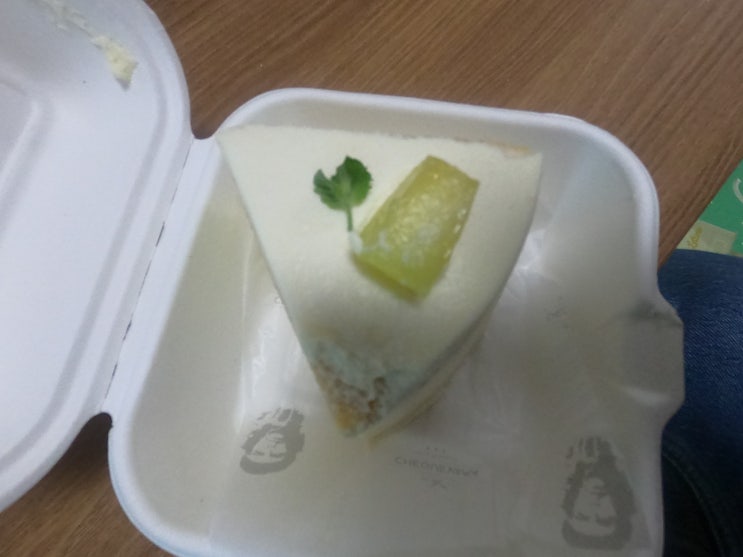  광안리 생크림 케이크 전문점이 새로 생겼네요
