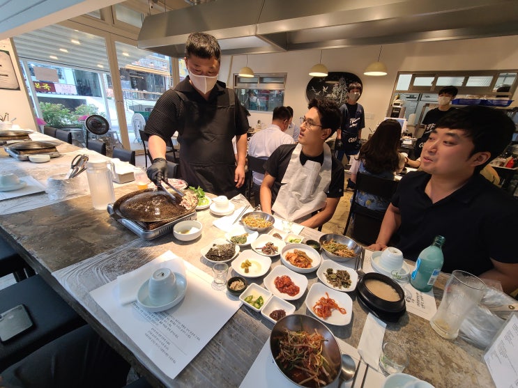  [압구정 로데오 맛집] 야외에서 가정식반찬과 즐기는 삼겹살 맛집