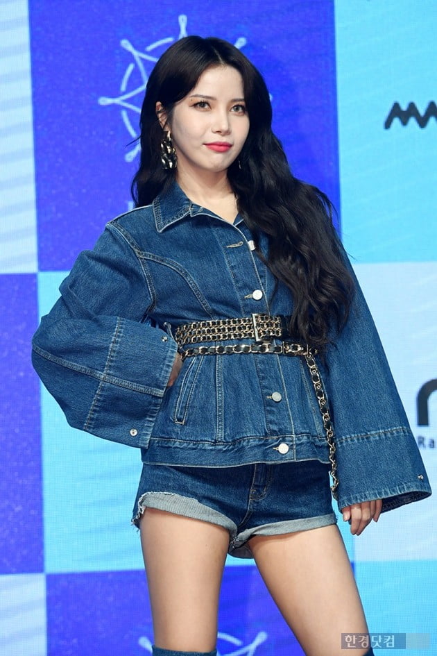  솔라 나이 언니 직업 김용희 키 학력 고향 마마무 본명 가수 삭발 몸무게 혈액형 가족관계 데뷔 종교 소속사 인스타