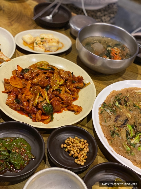  충주 맛집 , 통나무묵집 짱맛 !