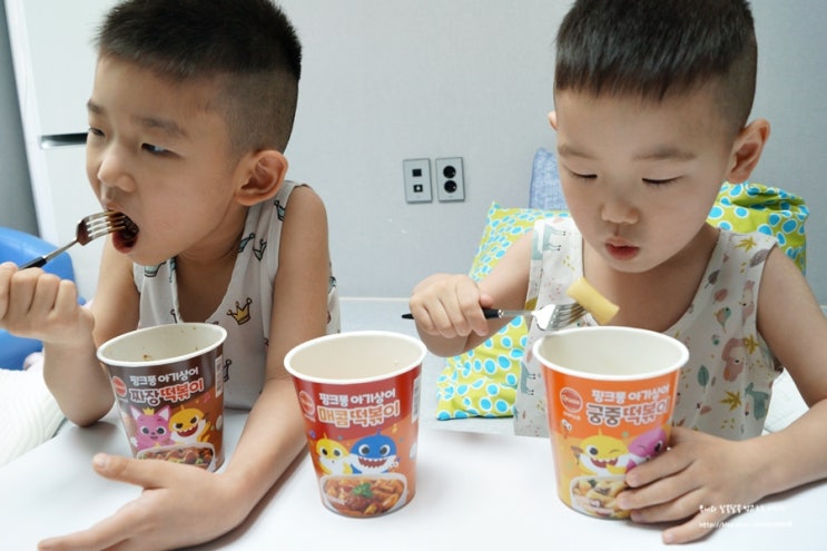  어린이떡볶이 핑크퐁 아기상어 버스팩 정말 좋아해요!