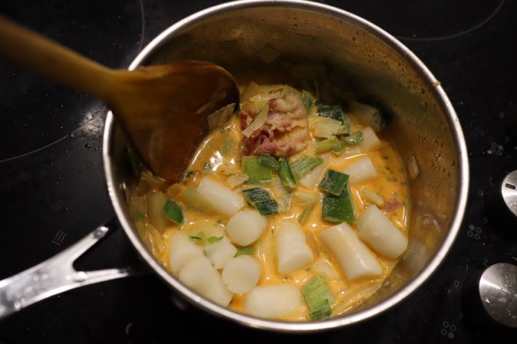  보장된 맛! 매콤 까르보나라 떡볶이 도전기