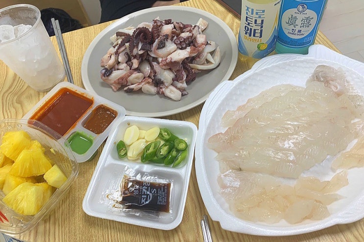 속초 중앙시장 먹거리 : 피문어(참문어), 활어회 포장하기!! 속초 중앙시장 먹거리 : 피문어(참문어), 활어회 포장하기!!