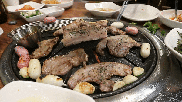 제주 시청 맛집 "돈짝" 가성비 좋은 고깃집 발견! (숙성생삼겹, 뒷통특수부위)