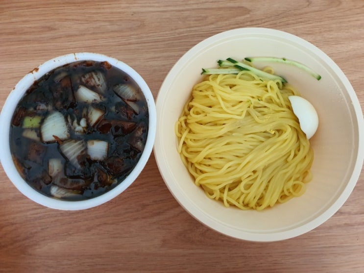  마른 짜장과 볶음밥