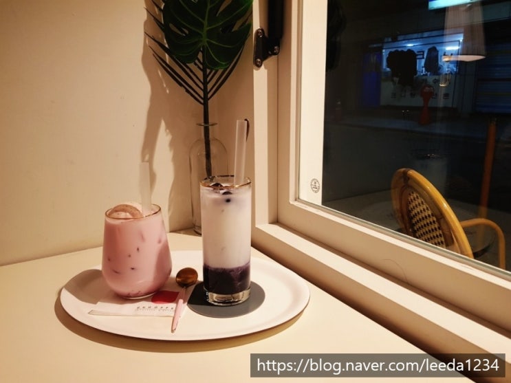  왕십리 인스타감성카페 [uu coffee] (블루베리라떼,딸기라떼)_내돈내산