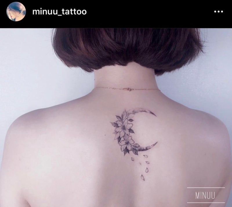 부족 나비 어깨 문신