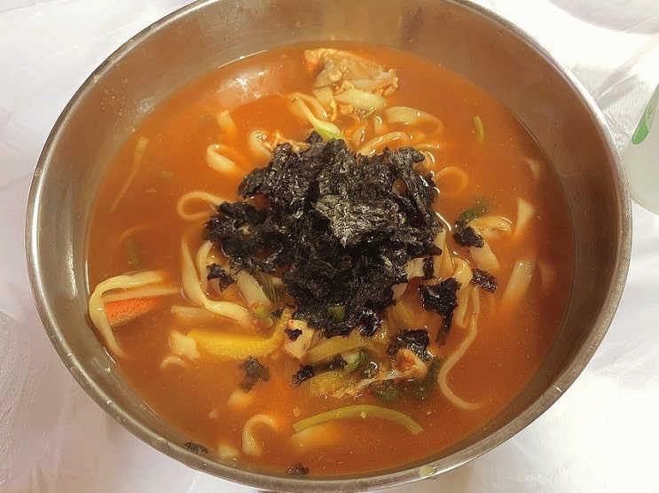 속초 맛집 : 중앙시장 숨은 맛집 ‘속초 홍게칼국수’ 속초 맛집 : 중앙시장 숨은 맛집 ‘속초 홍게칼국수’