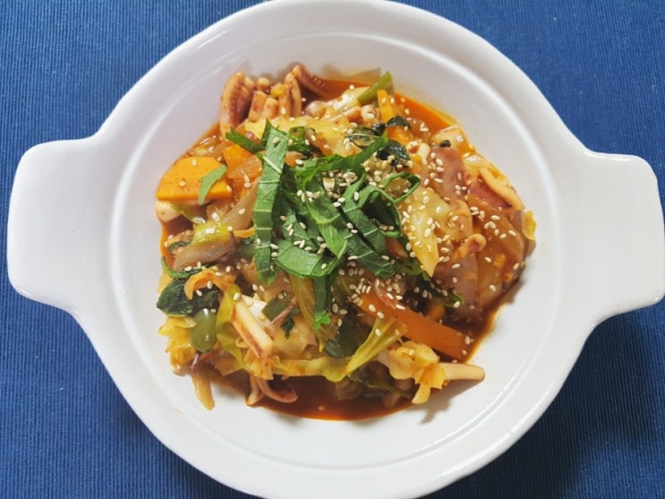  안주로도 반찬으로도 딱 좋아! 쫄깃 오징어볶음
