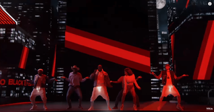 미국이구나 라고 느낀 오늘자 MTV VMAs 무대의상 미국이구나 라고 느낀 오늘자 MTV VMAs 무대의상