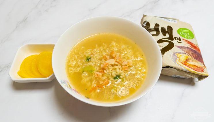풀무원 백면! 조개와 사골로 맛을 낸 조개곰탕면~ 시원한 국물이 너무 좋아
