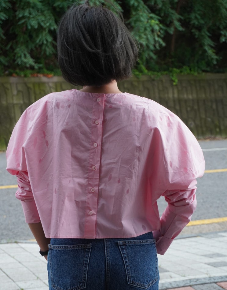  가을데일리룩 트랜드예감 퍼프소매블라우스
