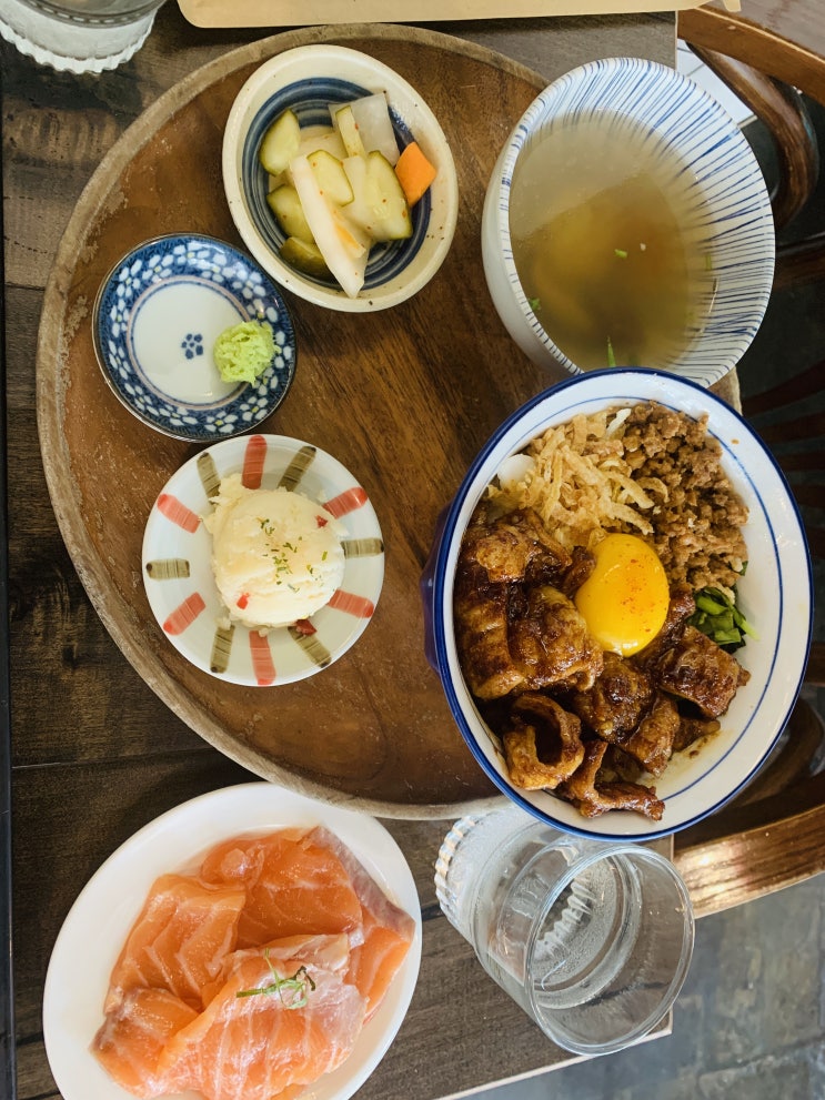  [서울 맛집] 경희궁 근처 대창 덮밥 맛집 '도토리 브라더스'