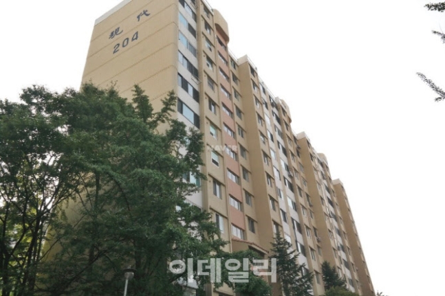 전용84 강남아파트 '30억 클럽' 속속 가입_압구정 현대14차 84 29억 거래…3억 넘게 급등 서울  평균 매매가보다도 약 9억 비싸