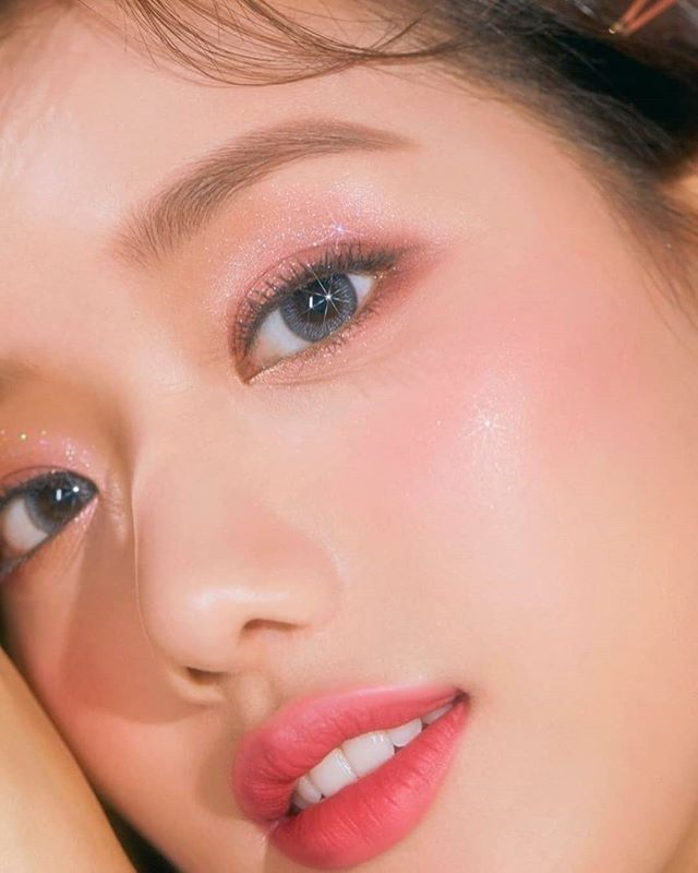  에이프릴 나은이 찍은 광고 속 미모