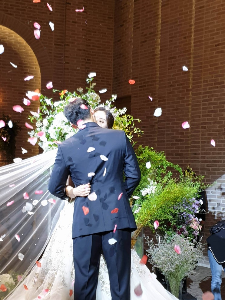 사회적 거리두기 중 결혼식 사회적 거리두기 중 결혼식