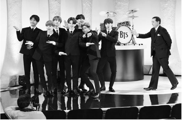  [아리랑뉴스] 방탄소년단 BTS, '다이너마이트(Dynamite)' 노래 빌보드 차트 1위!  한국음악 역사 새로 썼다.