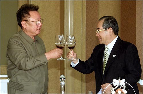 평북 위원군 출신, 주암회 회원 임동원 전<b>국정원장</b>(1934~ )... 