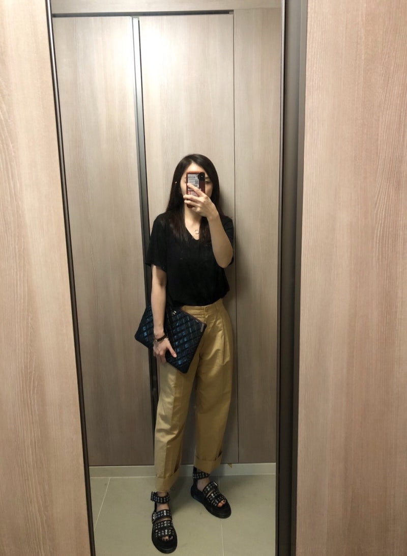 [걀이 데일리룩] 샤넬 클래식 클러치, 린넨 티셔츠 팬츠 닥터마틴 클라리사 코디