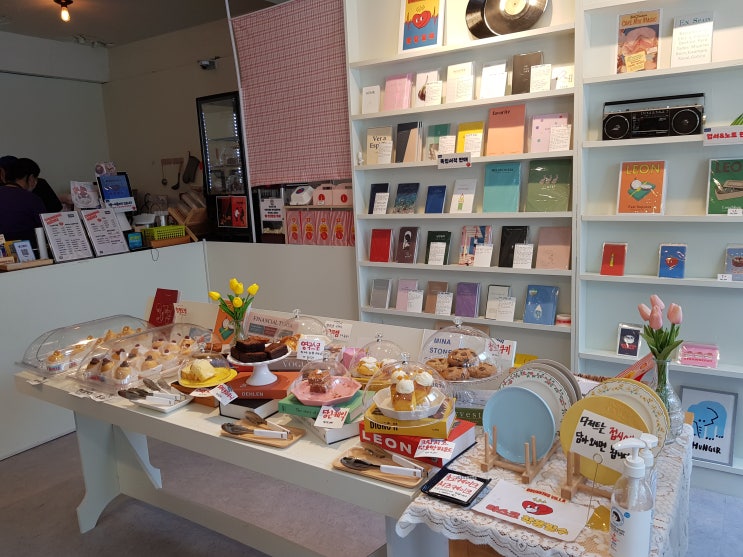  울산 성남동감성카페 청킹빌라 포토존이쁜디저트 : 옛 보루꾸카페