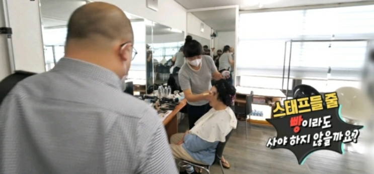 스탭들 챙겨주시는 나문희 선생님 스탭들 챙겨주시는 나문희 선생님