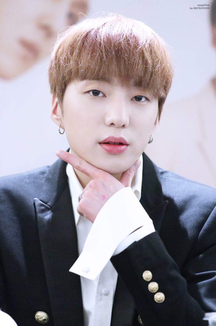 강승윤 슈퍼스타k 군대 여자친구 나이 복면가왕 주윤발 정체 누구 키 학력 군대 인스타 결혼 부인 아내 고향 몸무게 혈액형 소속사 종교 데뷔 강승윤 슈퍼스타k 군대 여자친구 나이 복면가왕 주윤발 정체 누구 키 학력 군대 인스타 결혼 부인 아내 고향 몸무게 혈액형 소속사 종교 데뷔