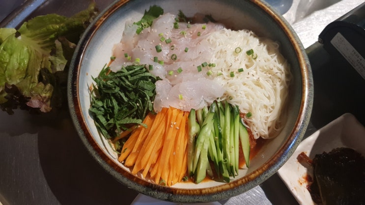  일본생활] 도쿄 신오쿠보 맛집 착한식당에서 족발/보쌈/물회 먹은 날.