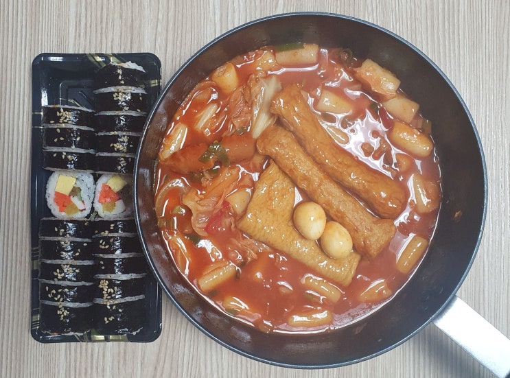 [이마트 어메이징 떡볶이& 이마트 원조김밥] 이마트에서 분식집 세트 먹기