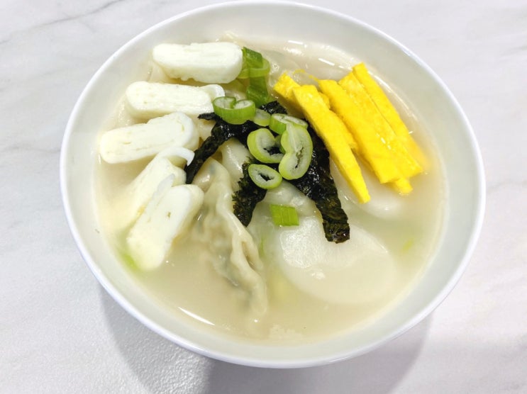  초간단 떡만둣국 만드는 법 ️ - 한끼 간편하게 뚝딱