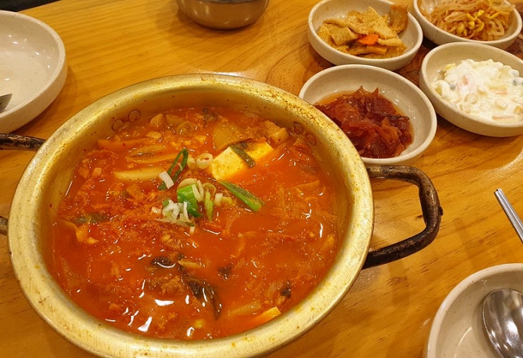  신사동 가로수길 찌개 맛집 [김북순 큰남비집]