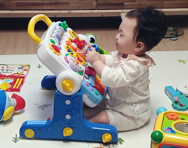국민아기장난감!코니스 에듀테이블 8개월 사용후기(사용시기는?)