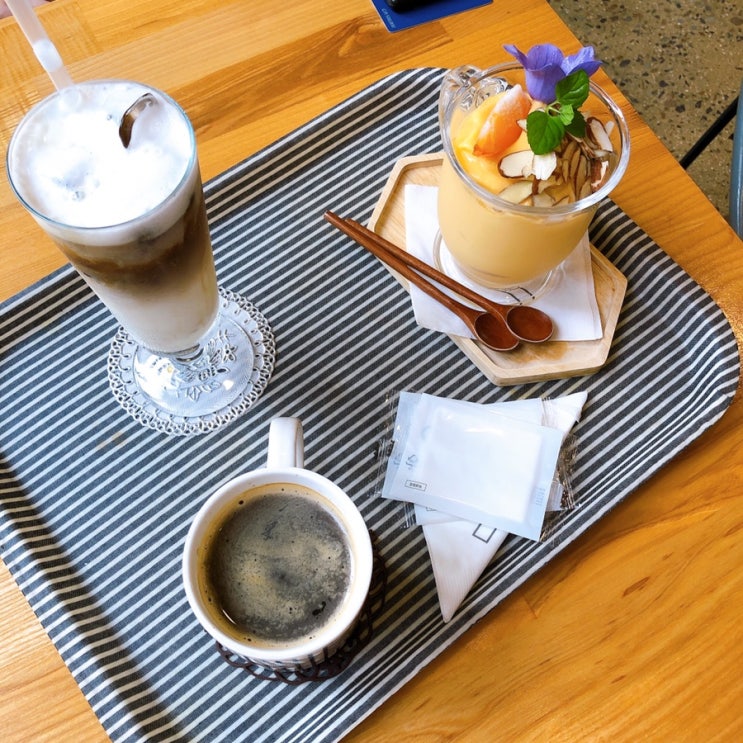  카페와 미술관이 한 곳에 cafe de young
