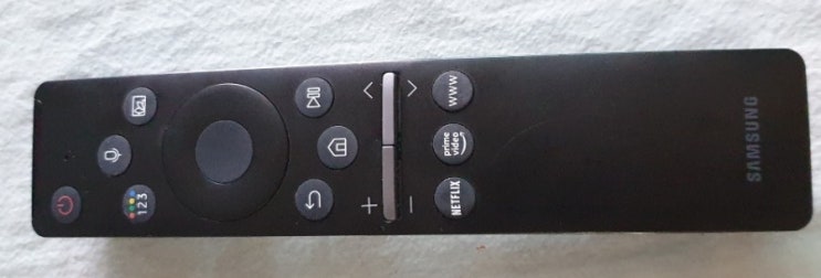  삼성 스마트 TV 리모컨 배터리 교체하기