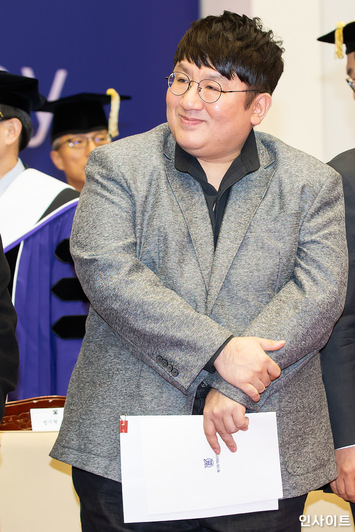 방시혁 여자친구 인스타 나이 이름 얼굴 결혼 재산 주식 작곡 노래 부인 아내 친척형 방준혁 키 학력 고향 종교 데뷔 혈액형 가족관계 방시혁 여자친구 인스타 나이 이름 얼굴 결혼 재산 주식 작곡 노래 부인 아내 친척형 방준혁 키 학력 고향 종교 데뷔 혈액형 가족관계