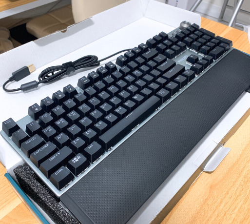  필립스 g614 게이밍 기계식 키보드 LED와 타건감이 일품