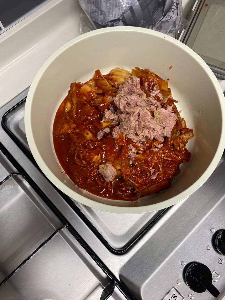  재료 몽땅넣고 끓이기만 하면되는 완전 쉬운 '참치김치찌개' 레시피
