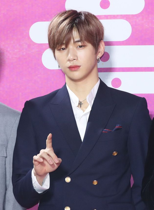 강다니엘 나이 지효 결별 소속사 어깨 키 학력 고향 노래 전 여자 남자 친구 몸무게 혈액형 가족관계 소속사 종교 인스타